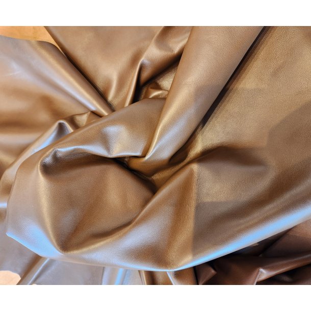 Lammenappa pigmenteret  - 0,6-0,7mm Nugget - Nougat 1/2 Skinn