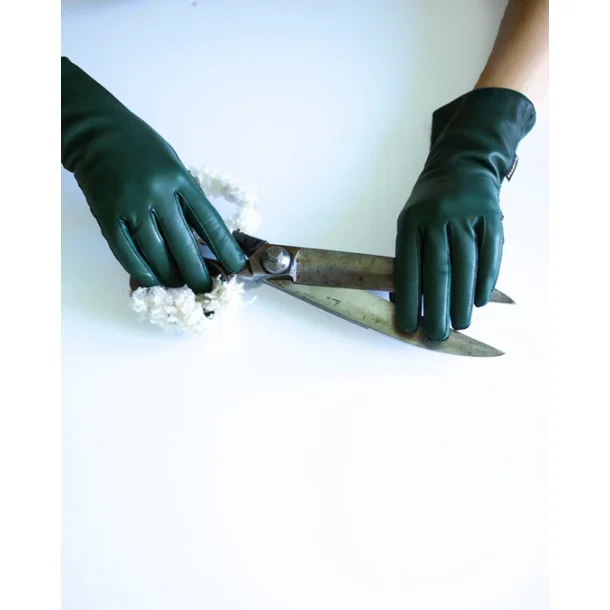 Damehandske i bldt lammeskind med uldfoer - klassisk