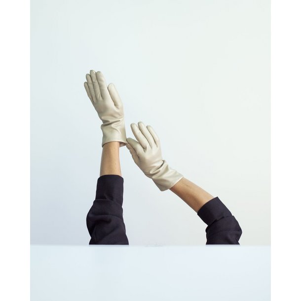 Damehandske i bldt lammeskind med uldfoer - klassisk