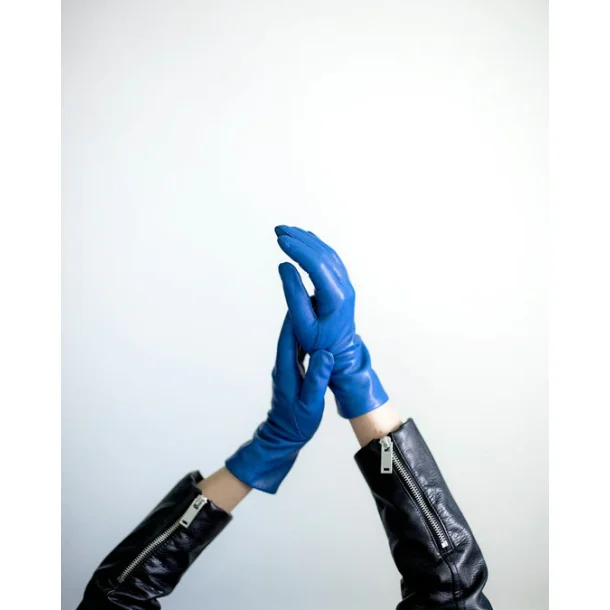 Damehandske i bldt lammeskind med uldfoer - klassisk