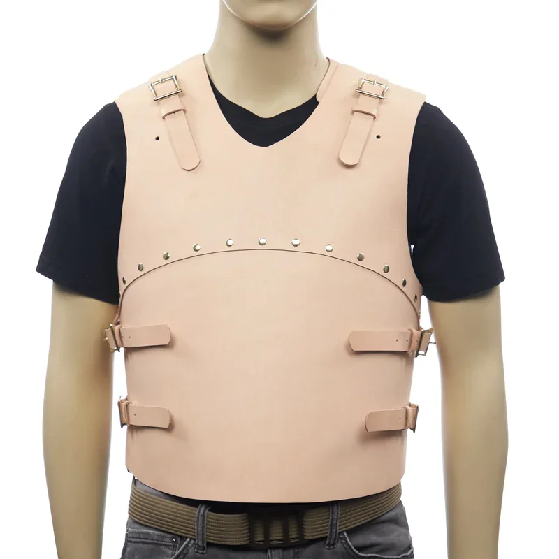 Papierschnittmuster f�r eine Brustr�stung / R�stung