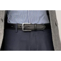 Classic 35 mm belt in vegetable-tanned Italian leather.