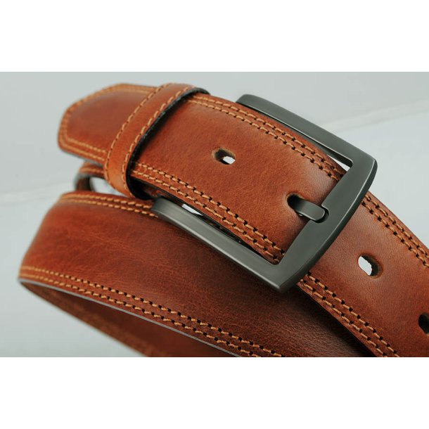 Classic 35 mm belt in vegetable-tanned Italian leather.