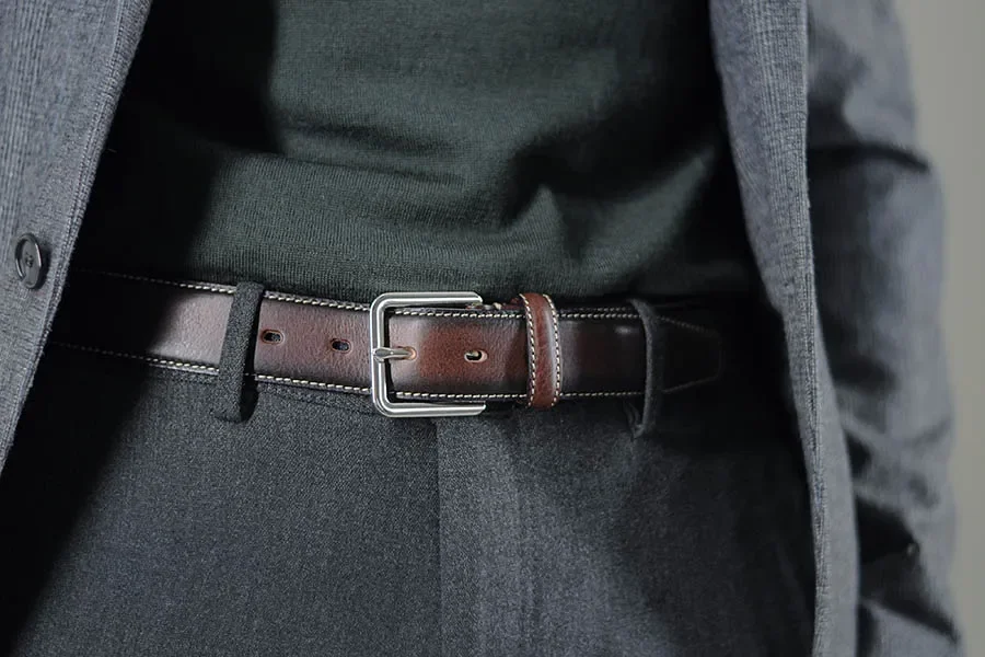 Klassiskt 35 mm lderblte i vegetabiliskt garvat italienskt lder.