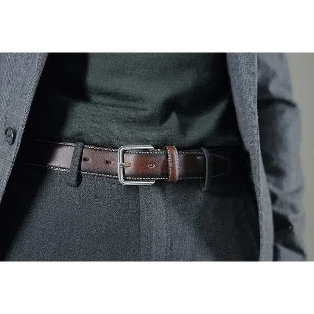 Classic 35 mm belt in vegetable-tanned Italian leather.