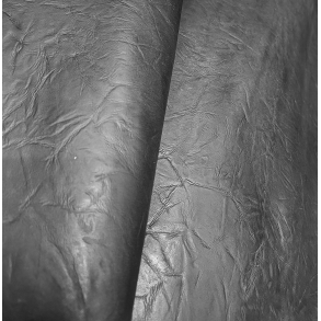 schwarzgraues Anilin-Kalbsleder mit geprgter Narbung (1,8 mm, ca. 1,4 - 1,5 qm)