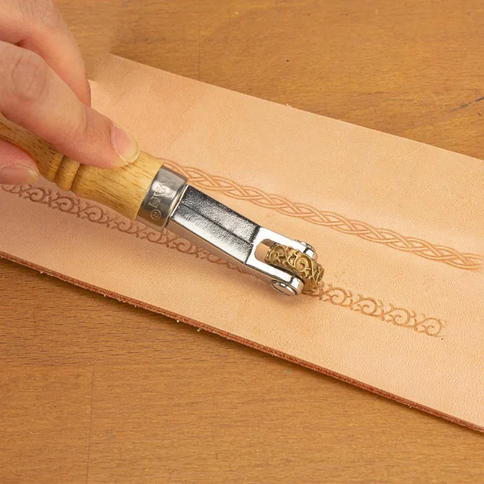 Set molette  marquer avec 4 roulettes d'ambossage amovibles