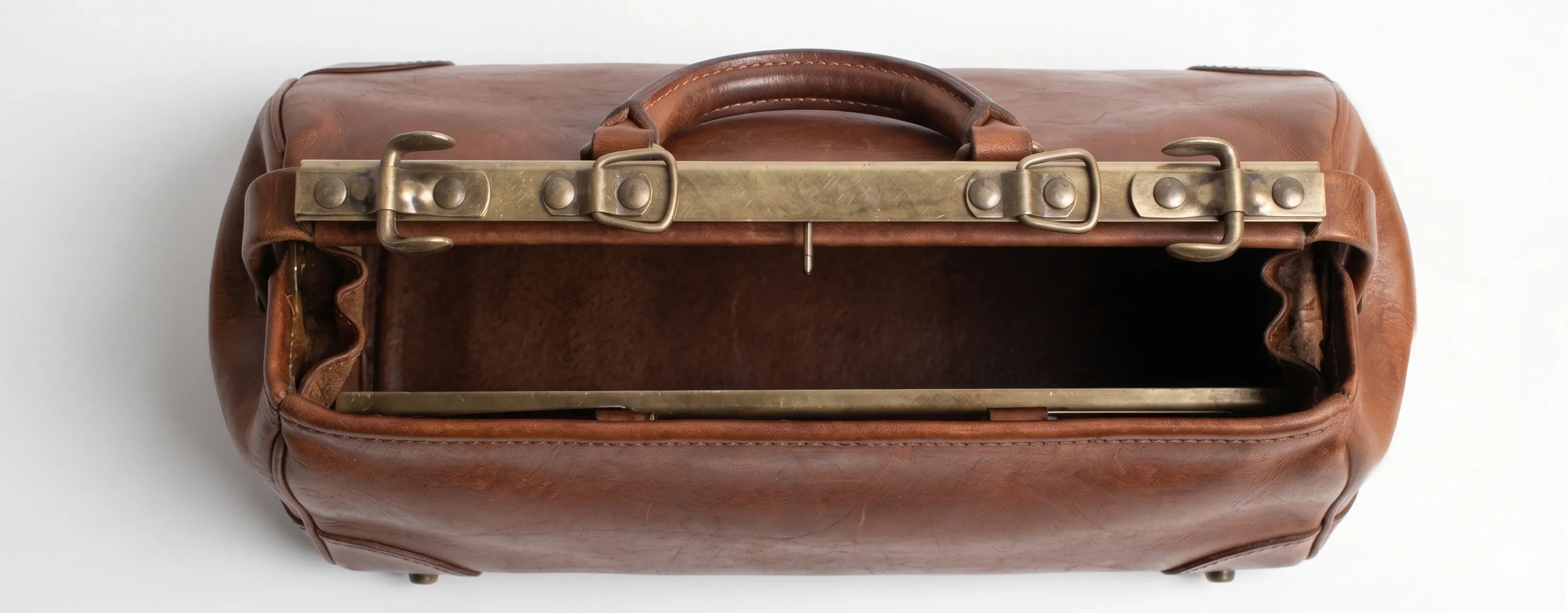 Monture de sac de sage-femme en laiton antique