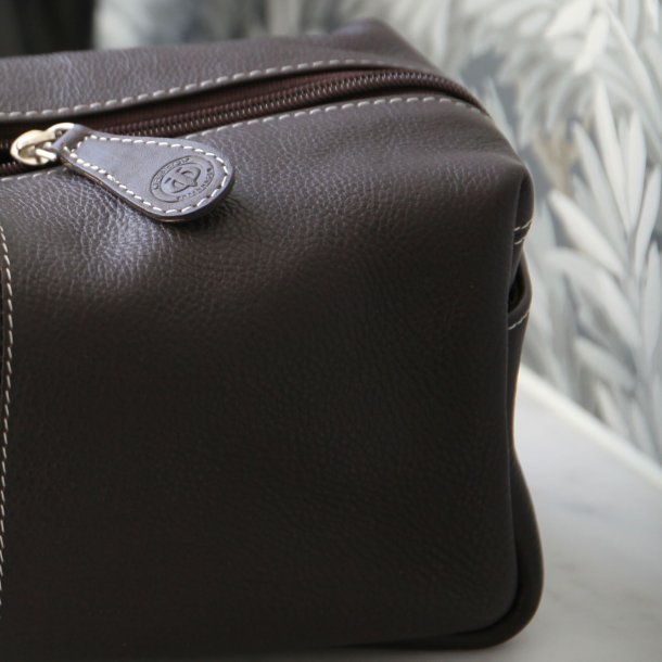 Voyage Toiletry Bag in leather