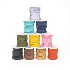 Flad vegetabilsk farvet lædersnøre  - 1,2-1,6mm tyk -11meter