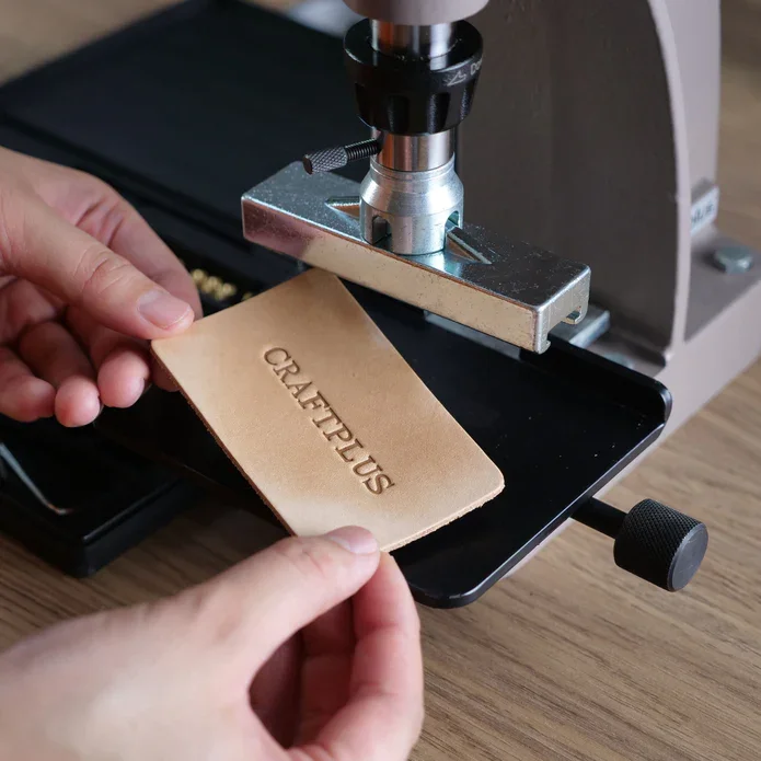 Presse  main multi-usages en cuir Craftplus