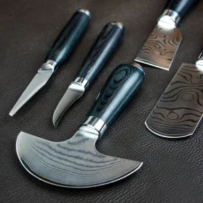 Damaskus rund halvmånekniv til læder