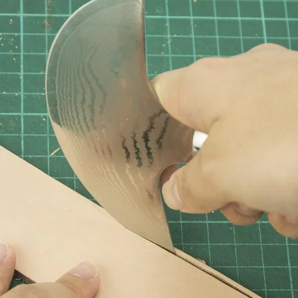 Couteau rond de Damas pour le cuir