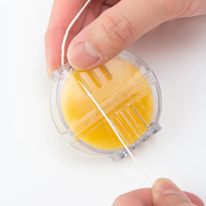 Handnaaiwas met plastic doosje, (14g)