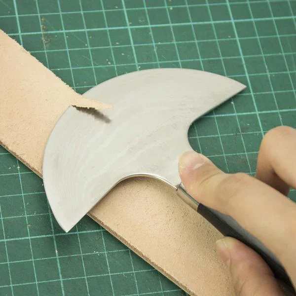 Couteau rond de Damas pour le cuir