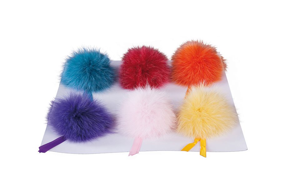 Pompon i r�v med silkesnor ca. 10cm