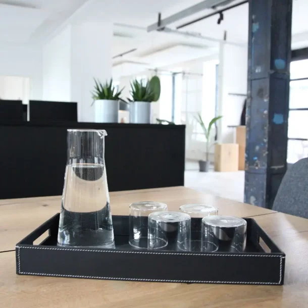 Serveringsbakke i Lder 43x5x23 cm.